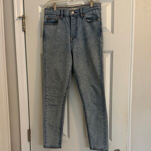 Stylish Women's Skinny Jeans in Light Blue